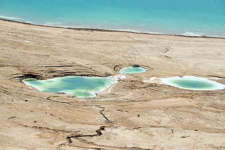 以色列死海的天坑图片