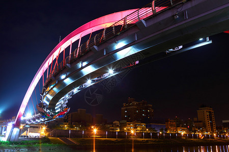 拱形桥夜景图片
