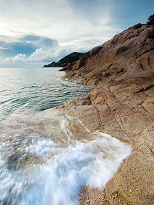 美丽的海景海和岩石图片