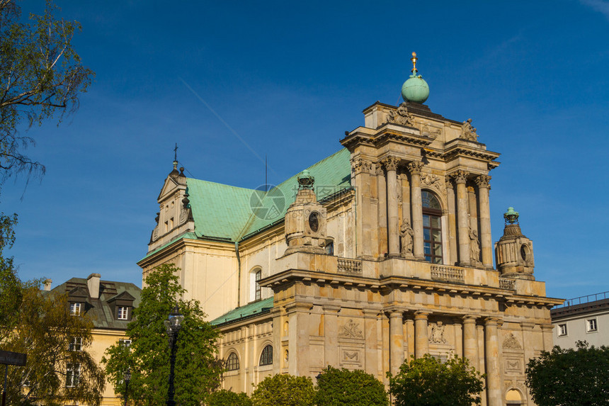 波兰华沙卡梅利特教堂在著名的克拉科夫斯基普兹德米西街图片
