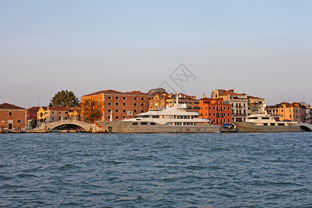 威尼斯大运河与意大利贡多拉图片
