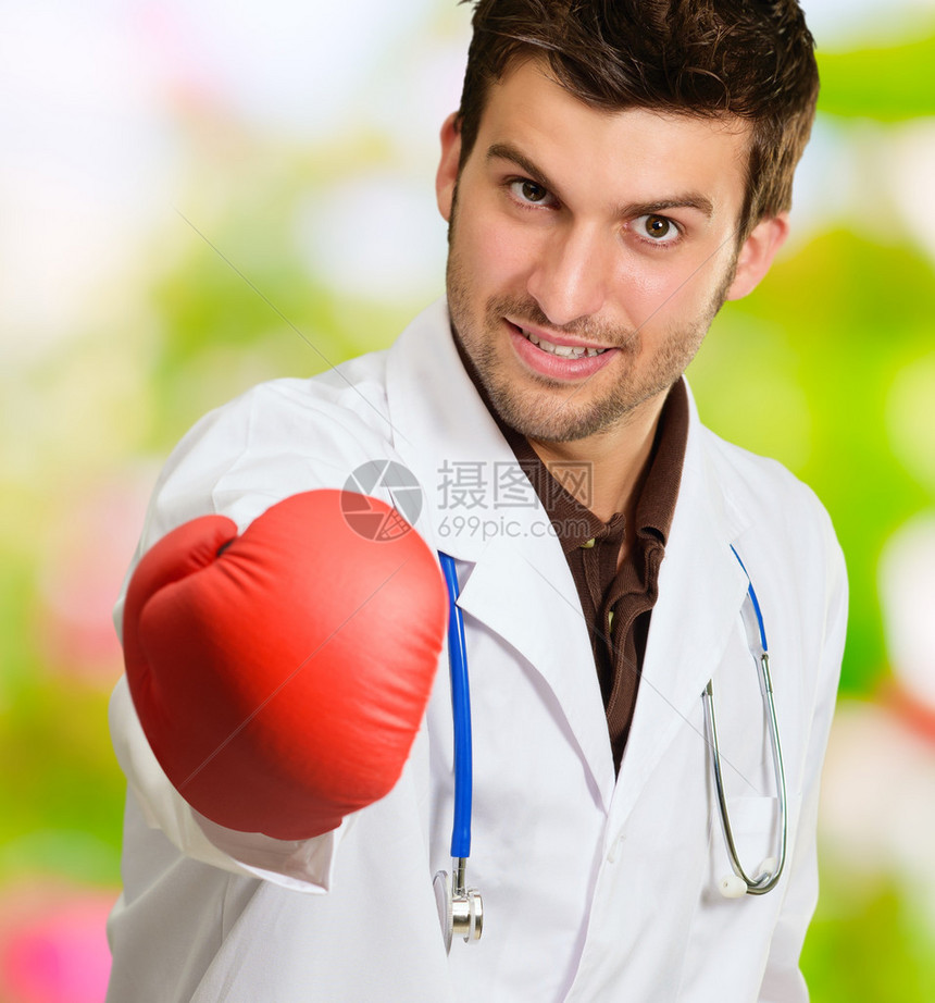 快乐医生穿红色拳击手套图片