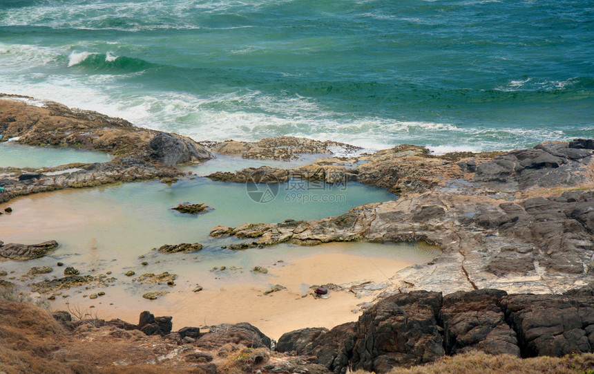 弗雷泽岛北部水晶般清澈的水池图片