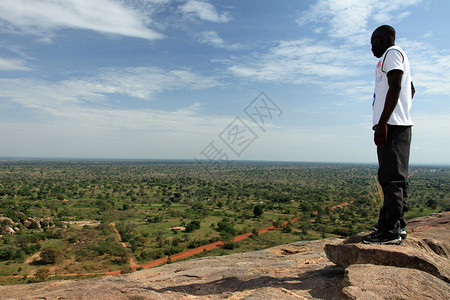 乌干达卡塔基维阿贝拉岩石的农村景观视图图片