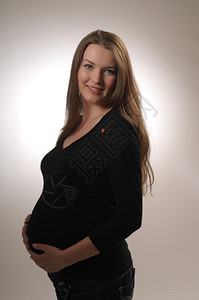 年轻怀孕女孩的照片背景图片