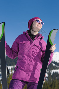 冬季妇女滑雪运图片