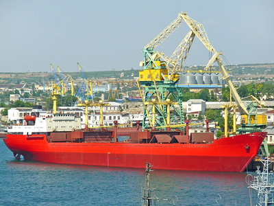 港口的红船图片