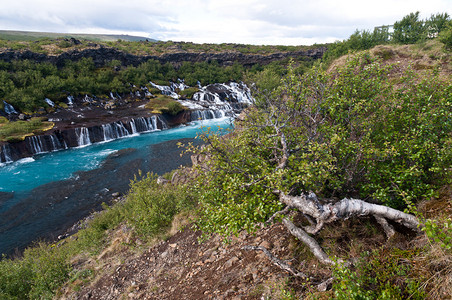 冰岛美妙的Hraunfossar瀑布图片