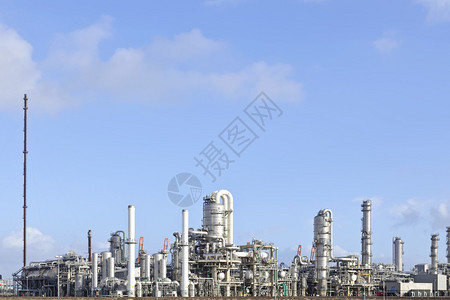 石油和化工炼油厂图片
