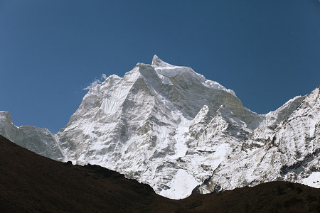 高山在云中尼泊尔珠穆图片