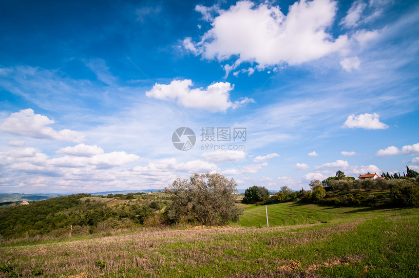 图斯卡纳乡村景观蓝天空图片