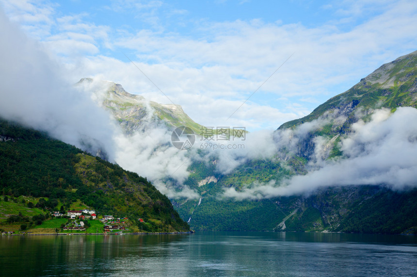在挪威Geirangerfjord被列入教科文组织世界遗图片
