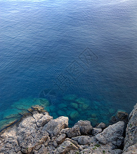 希腊海边的悬崖图片