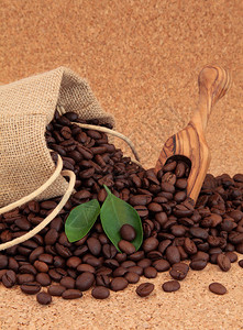 咖啡豆在海珊抽筋的麻袋里松开叶子图片