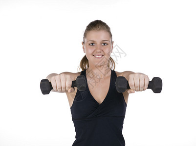 一个女人举重物对着镜头图片