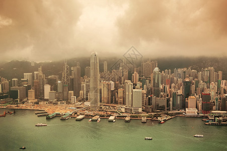 维多利亚港的空中观光和香港的天线城市摩天图片