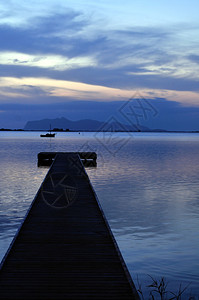 西里莫提亚和法维尼亚纳岛黄昏图片