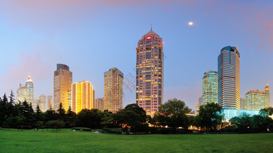 上海城市建筑在公园图片