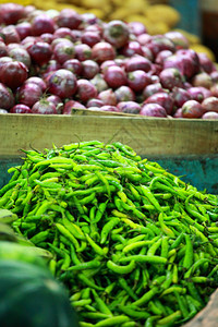 印度传统蔬菜市场中的绿色普里察Greenpa图片