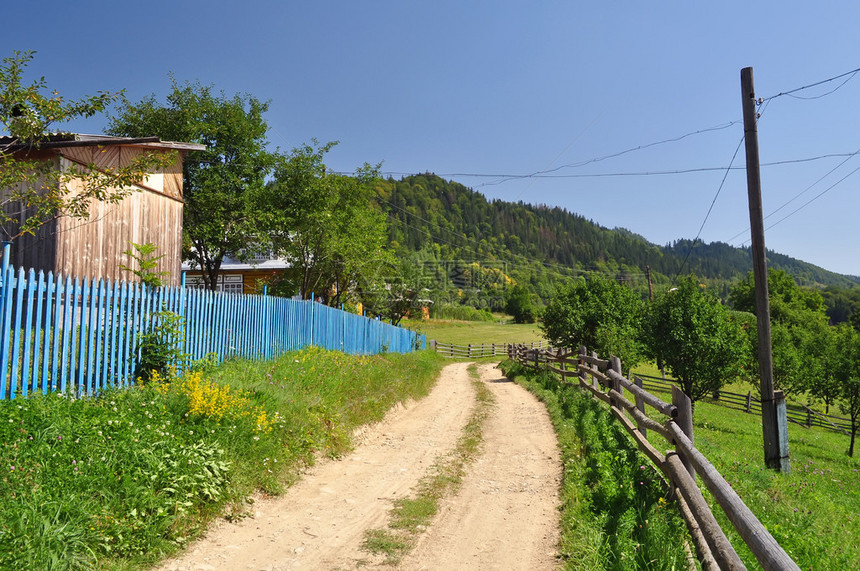 喀尔巴阡山脉的村庄图片