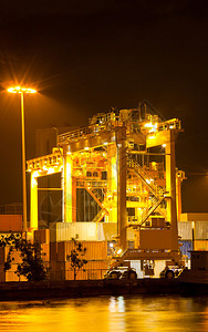 用于运输的商业集装箱卡多港口的图片