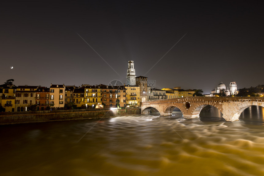PontePietra是维罗纳最古老的纪念碑意大图片