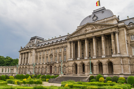 从比利时布鲁塞尔历史中心的皇宫广场图片