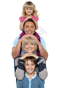 迷人的笑容四人家庭在单条线上摆布图片