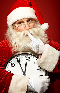 圣诞老人在午夜前5分钟到午夜的时图片