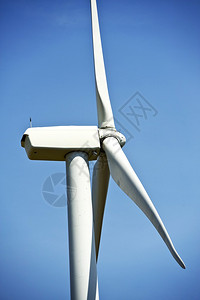 风力涡轮的侧边关闭替代能源主高清图片