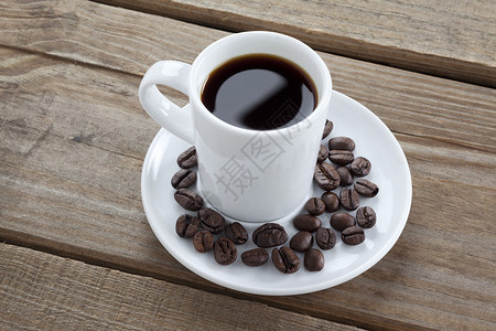 黑咖啡加咖啡豆图片