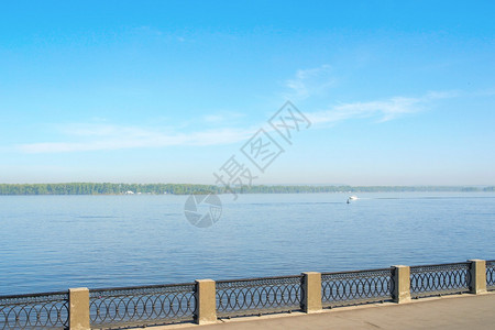 萨马拉市伏尔加河沿岸景观图片