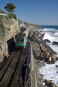 意大利古里亚沿岸的铁图片