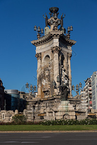 带有宫背景的埃斯帕那广场喷泉图片
