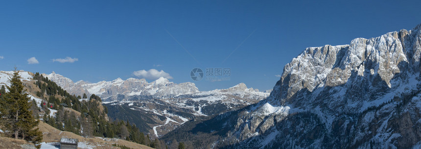 意大利多洛米蒂山在冬季的巨大全景图片
