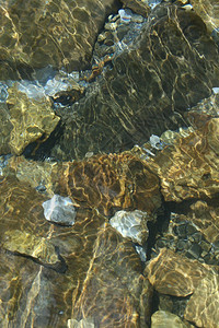 石头和岩石水下水图片