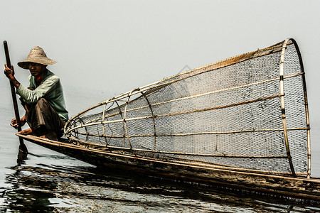 缅甸茵莱湖的渔民图片