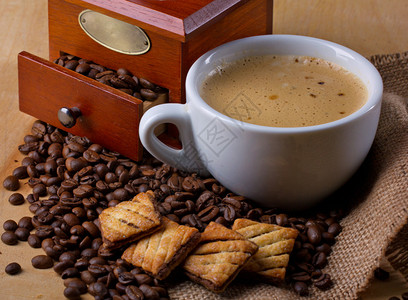 咖啡静物与一杯浓咖啡豆类图片