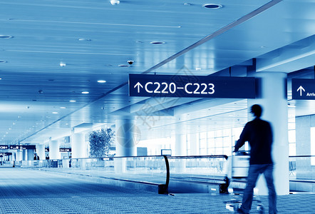 在机场的航空公司乘客背景图片