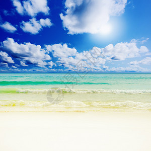 海中岛国天堂上美丽的阳光明媚的热图片
