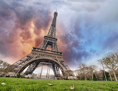 艾菲尔铁塔和巴黎天图片