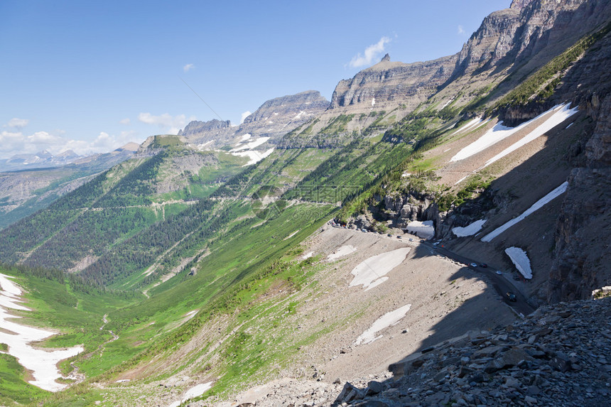 蒙大拿州格拉西耶公园GlacierNationalPark的一幅戏剧景象图片