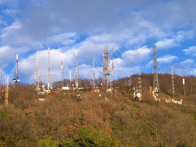 山顶的电讯天线公园图片