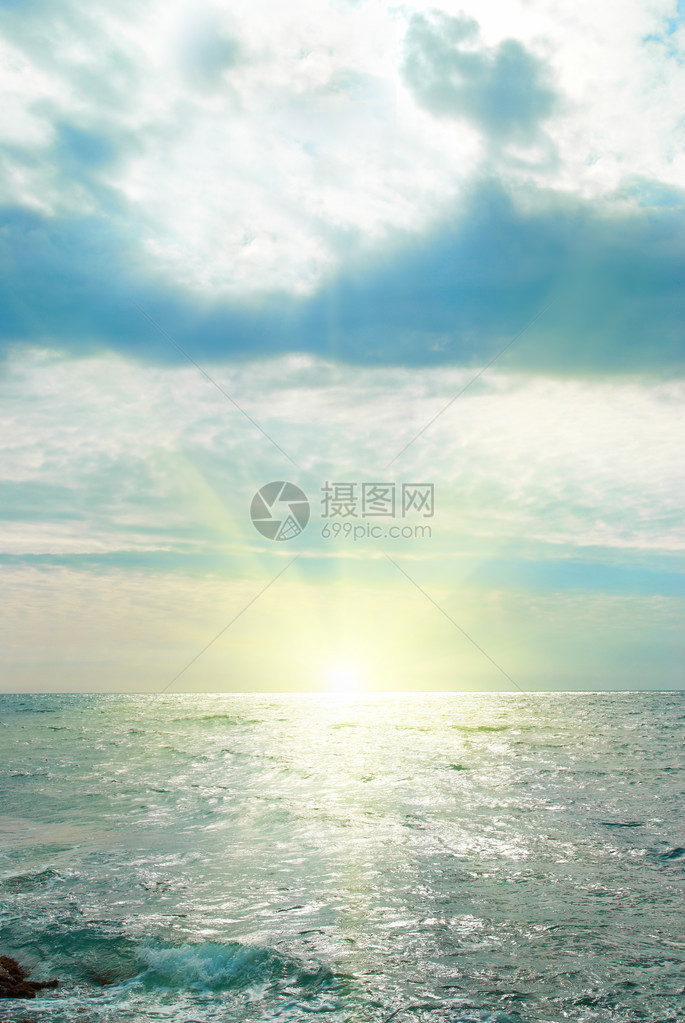 海浪太阳和云图片