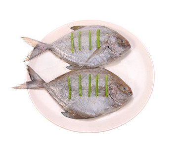 盘子里的鱼图片