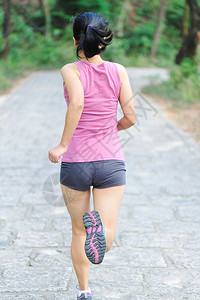 健康身体健康的女跑步图片