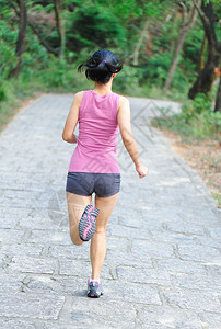 健康身体健康的女跑步图片