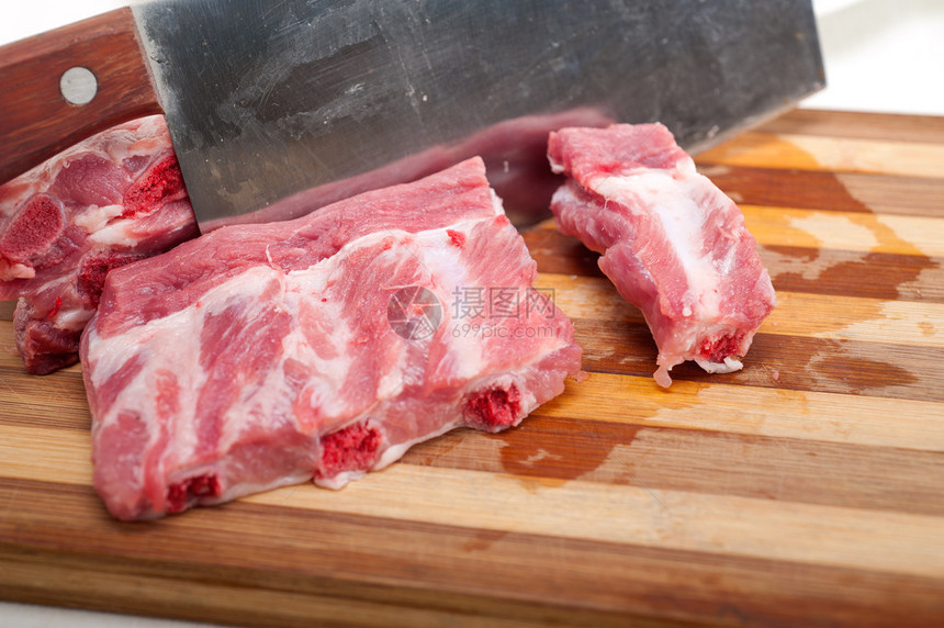 切新鲜猪肉肋图片