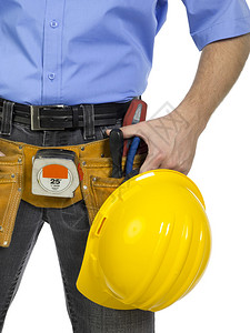 一名手持黄头盔身着一条孤立建筑工具带的工图片
