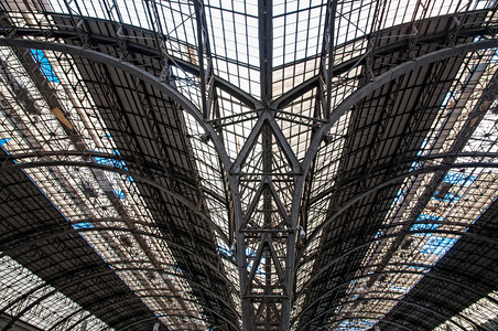 巴塞罗那车站的天花板圆顶图片